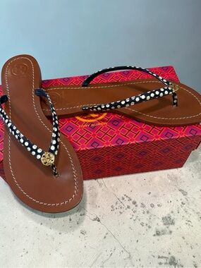 Tory Burch Navy & White Patent Leather Terra Thong Sandals NWB    size 8